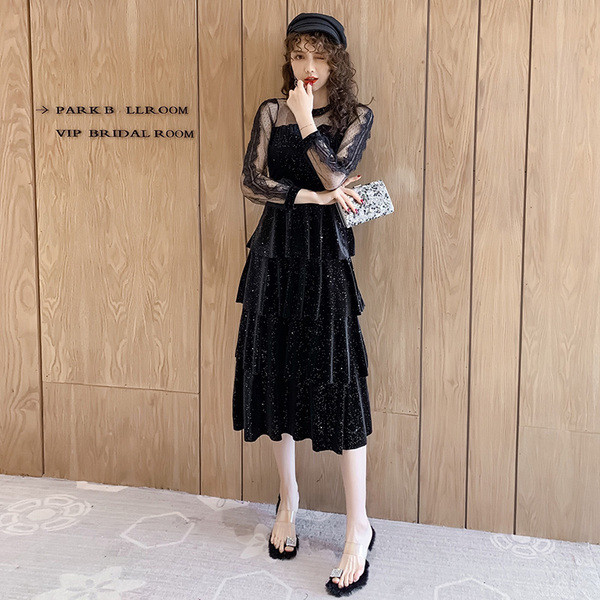 Rochie de dama model nou cu maneci din tul - model croiat in culoarea neagra