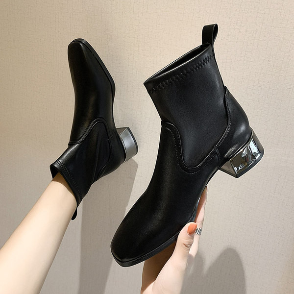 Cizme de dama din piele de culoare neagra