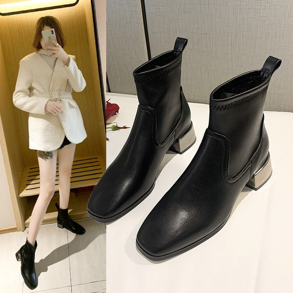 Cizme de dama din piele de culoare neagra