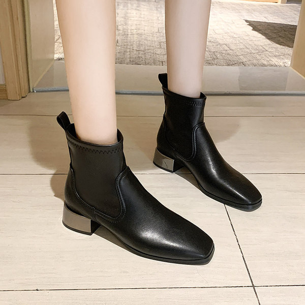 Cizme de dama din piele de culoare neagra