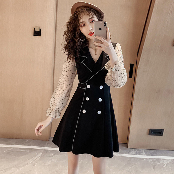 Rochie moderna de dama cu nasturi si decolteu spitz - model decupat