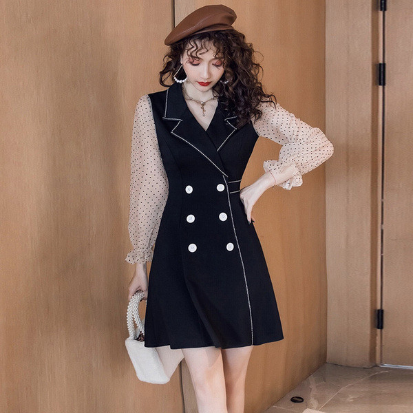 Rochie moderna de dama cu nasturi si decolteu spitz - model decupat