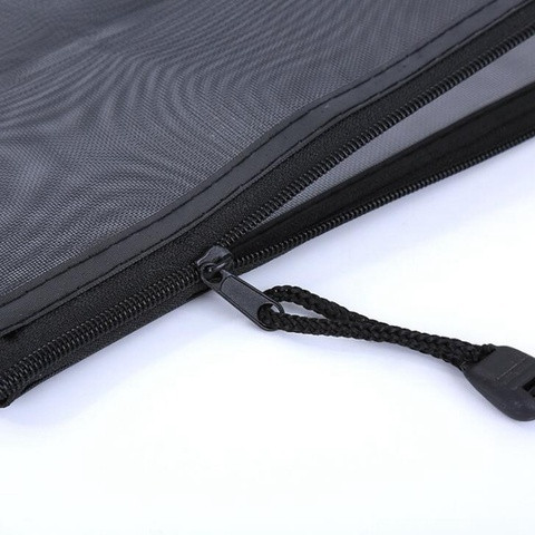 Мрежест несесер за гримове и тоалетни принадлежности в черен цвят 