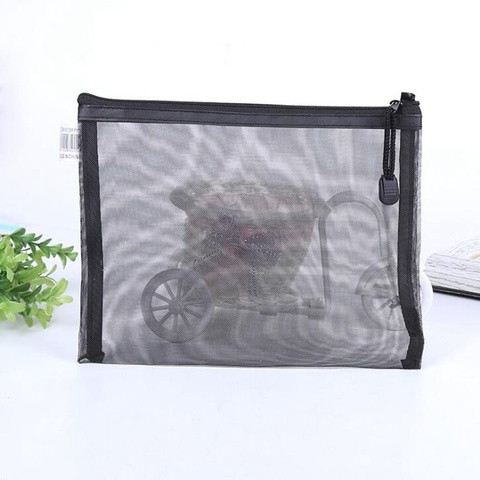 Мрежест несесер за гримове и тоалетни принадлежности в черен цвят 