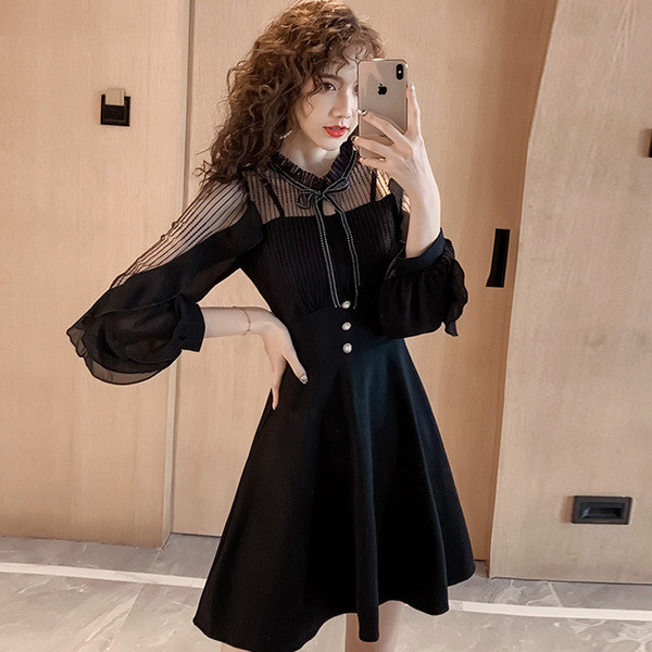 Rochie de damă modernă decupată în culoarea neagră
