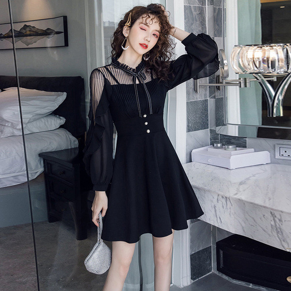 Rochie de damă modernă decupată în culoarea neagră