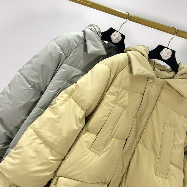 Geaca de iarna lunga cu buzunare si fermoar in bej si gri