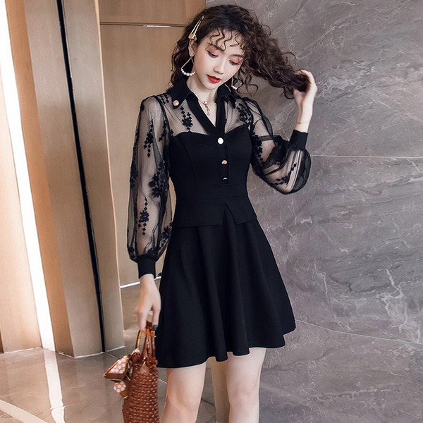 Modern női ruha spitz nyakkivágással, fekete színben - szabású modell