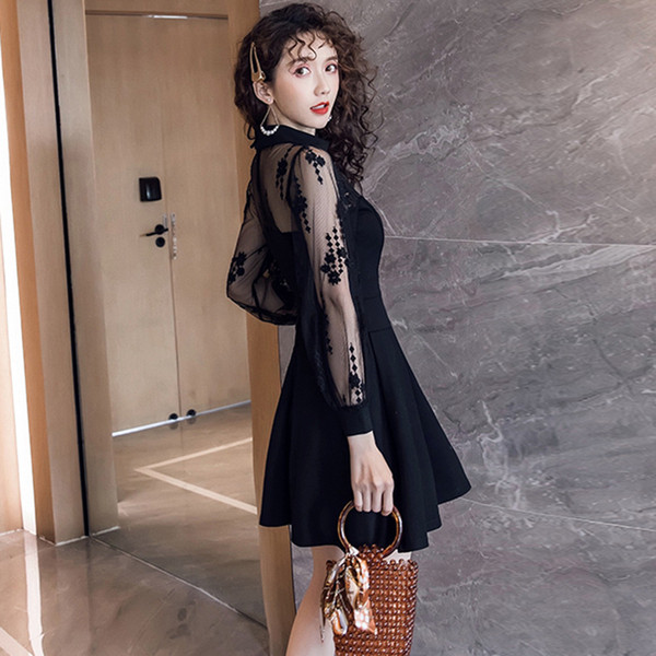 Modern női ruha spitz nyakkivágással, fekete színben - szabású modell