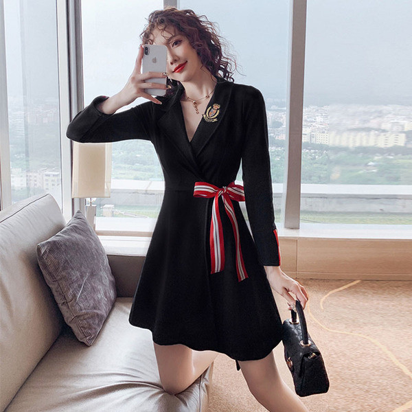 Rochie dama decupata model nou cu decolteu spitz - model decupat