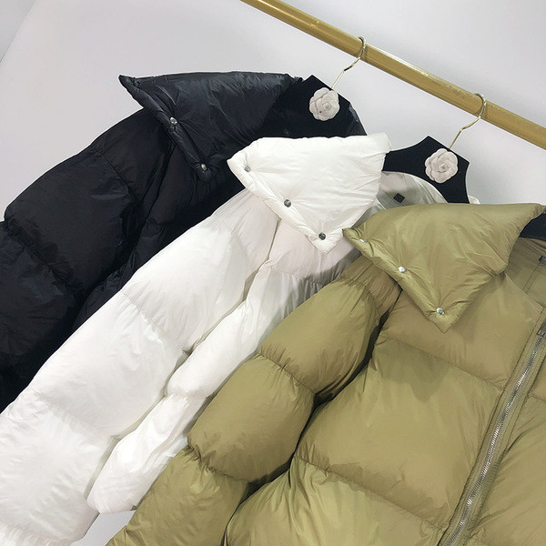 Geaca scurta de iarna in alb, verde si negru