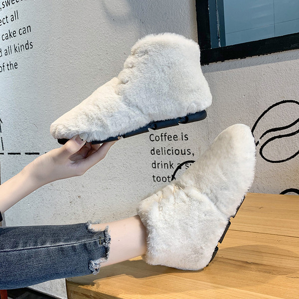 Lapos talpú női pehelycsizma fekete, bézs és fehér színben