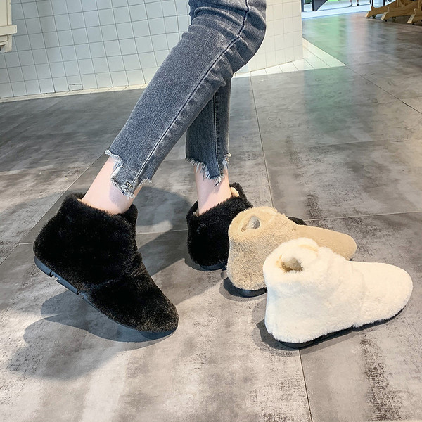 Lapos talpú női pehelycsizma fekete, bézs és fehér színben