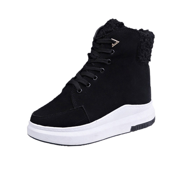 Női alkalmi csizma magas talppal, fekete színben