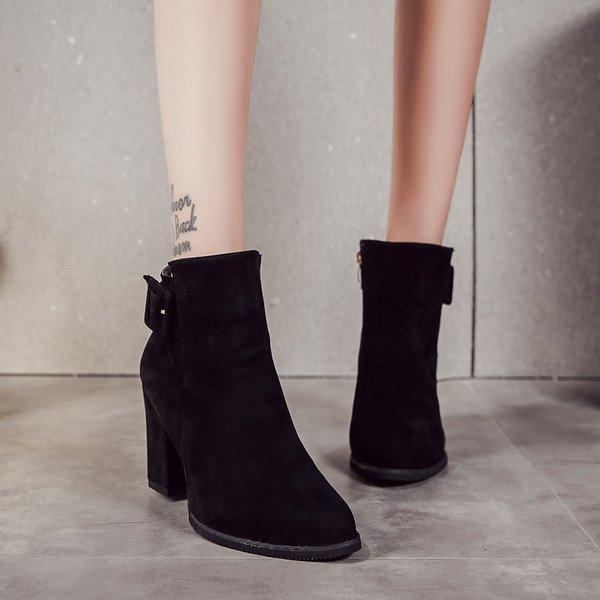 Cizme de dama elegante cu toc inalt si catarama in bej si negru