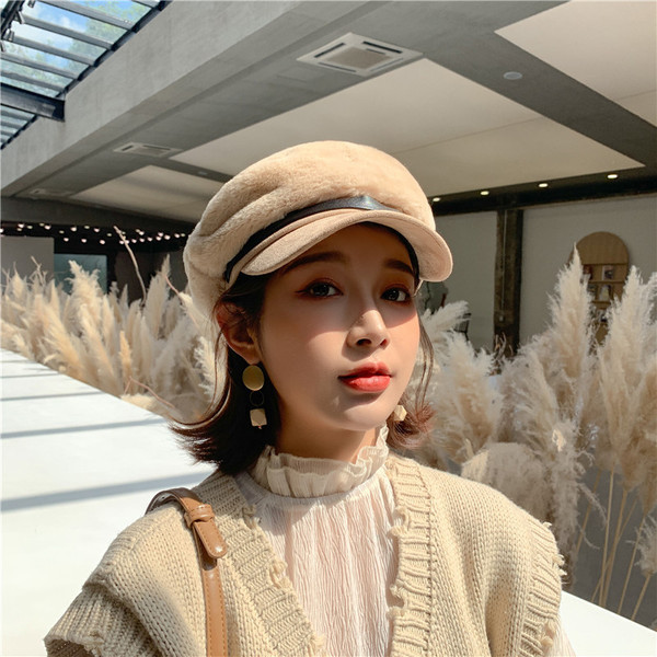 Pălărie modernă de puf pentru femei cu vizor în trei culori