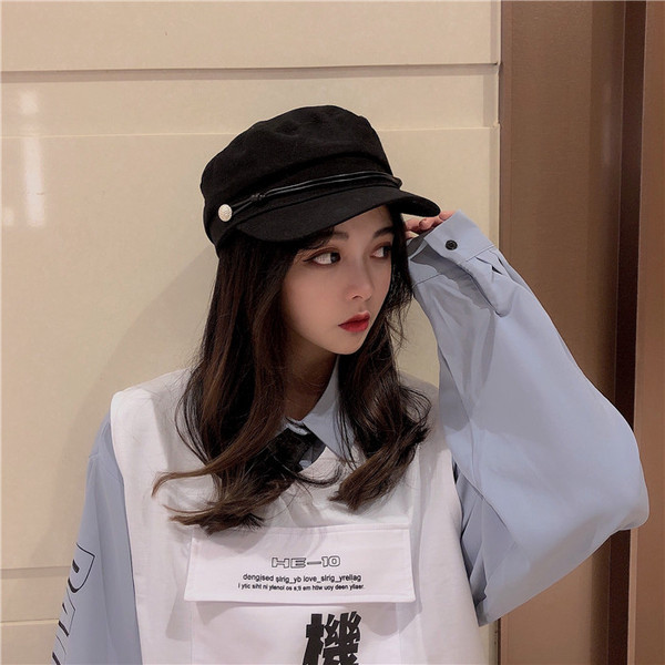 Stílusos női sapka napellenzővel, fekete színben