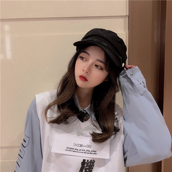 Stílusos női sapka napellenzővel, fekete színben