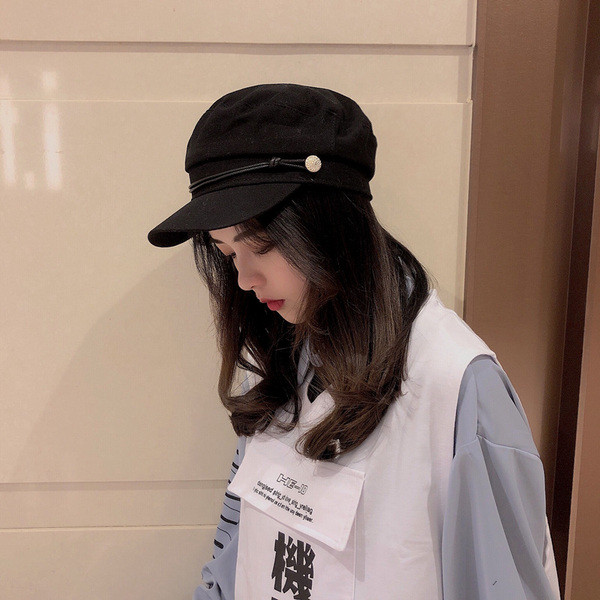 Stílusos női sapka napellenzővel, fekete színben