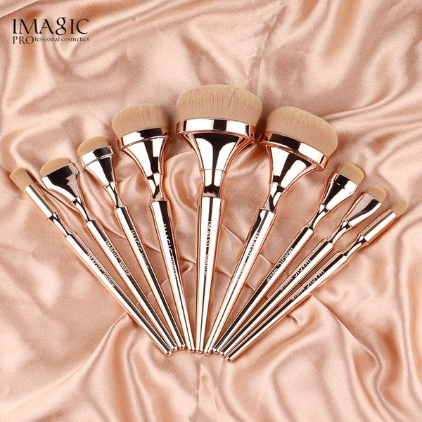 Luxury set of 9 face brushes in golden color