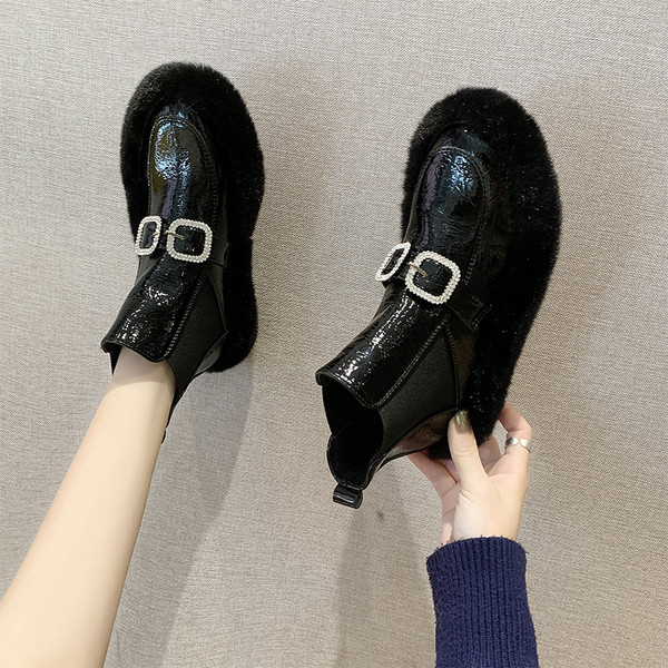 Model nou de ghete dama cu element metalic si puf in mai multe culori