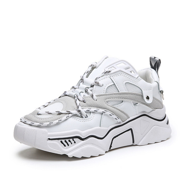 Modern női tornacipő fűzővel és durva talppal, fehér és fekete színben