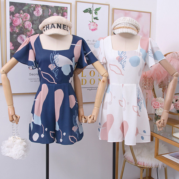 Model nou de salopetă de damă cu mâneci scurte în alb și albastru