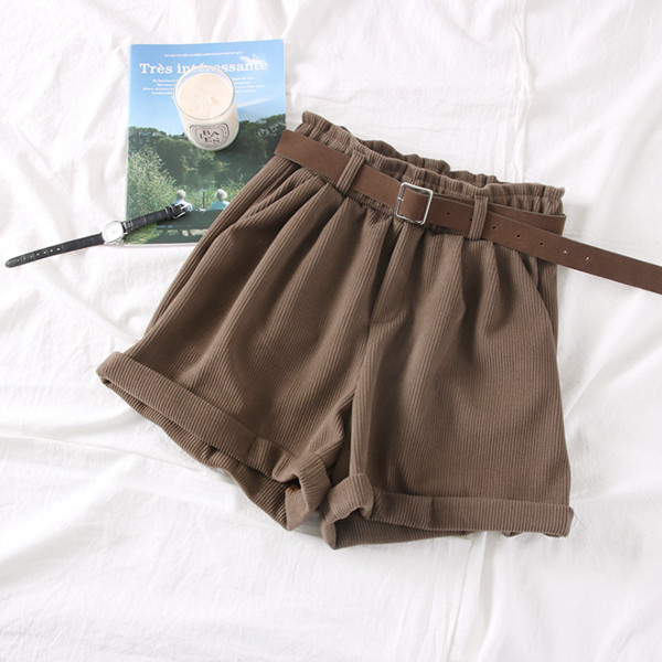 Modern női rövidnadrág övvel és zsebekkel barna, szürke és fekete színben