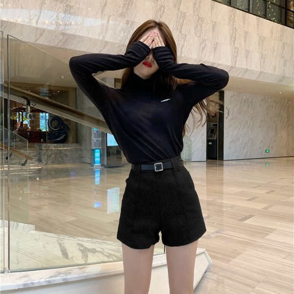 Női rövidnadrág magas derékkal és övvel három színben