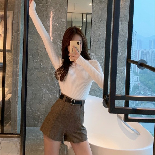 Női rövidnadrág magas derékkal és övvel három színben