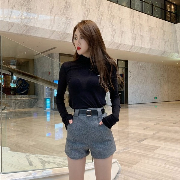 Női rövidnadrág magas derékkal és övvel három színben