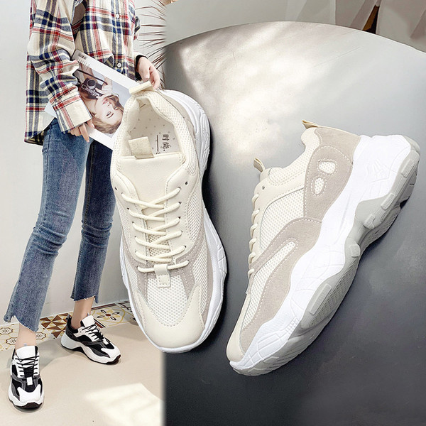 Modern női tornacipő bézs és fekete fűzővel