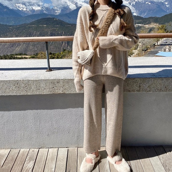 Pulover de dama modern de culoare bej