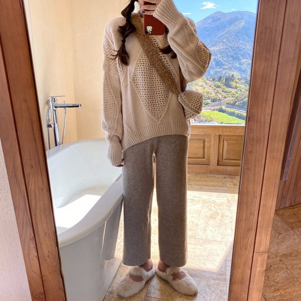 Pulover de dama modern de culoare bej