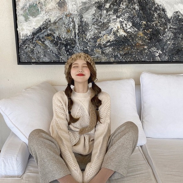 Pulover de dama modern de culoare bej