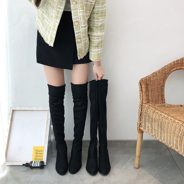 Cizme de damă elegante de piele intoarsa cu toc gros, de culoare neagra