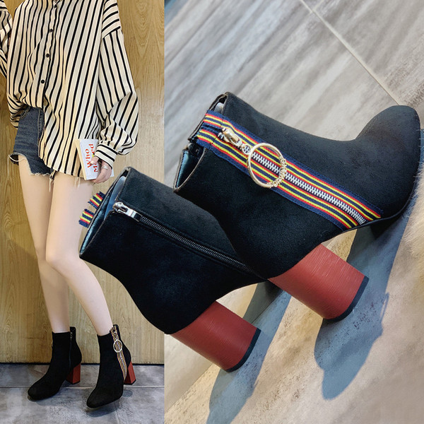 Ghete de dama moderne cu broderie si toc gros in negru