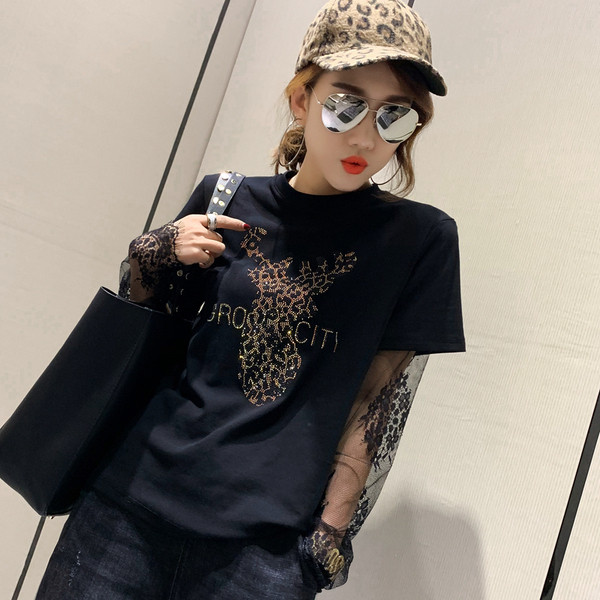 Bluza de dama model nou cu maneci din dantela