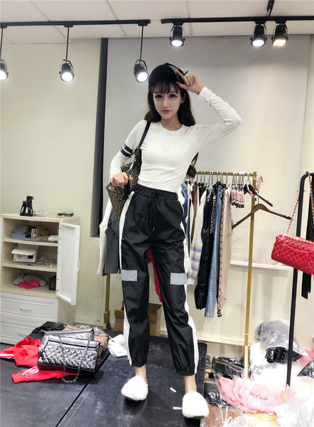 Set de dama bluza scurta si pantaloni sport-casual