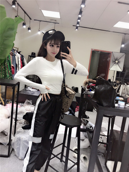 Set de dama bluza scurta si pantaloni sport-casual