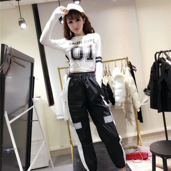 Set de dama bluza scurta si pantaloni sport-casual