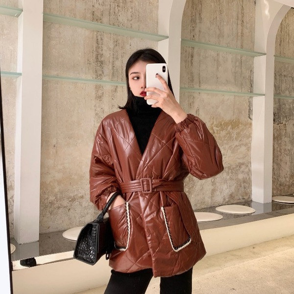 Geaca casual de dama cu centura si buzunare in maro si alb