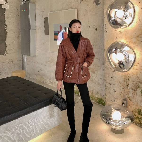 Geaca casual de dama cu centura si buzunare in maro si alb