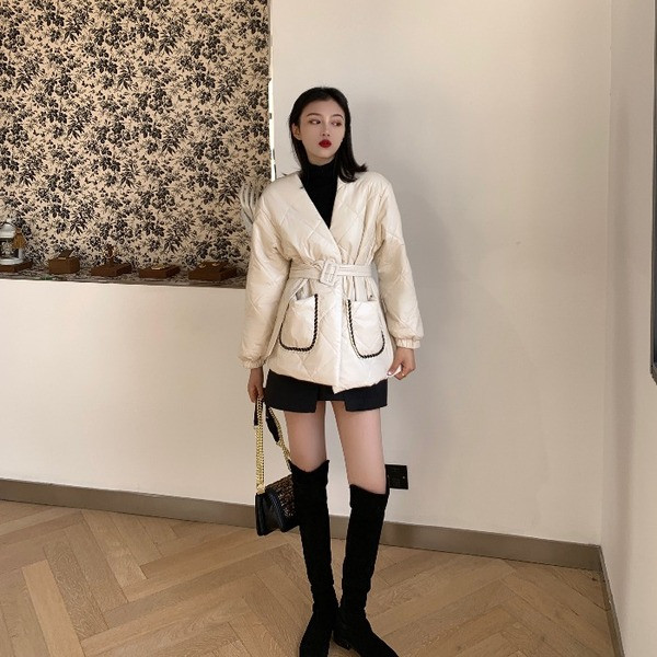 Geaca casual de dama cu centura si buzunare in maro si alb