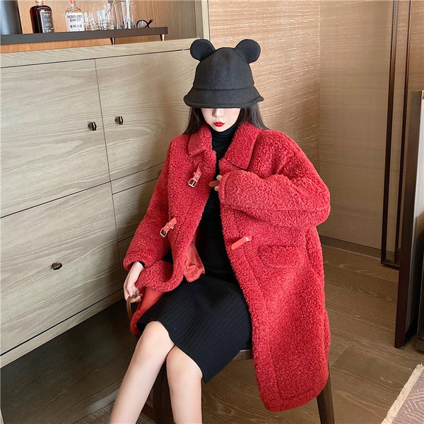 Palton lung și lat de puf în roșu