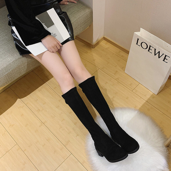 Ghete de dama moderne cu toc gros si catarama de culoare neagra