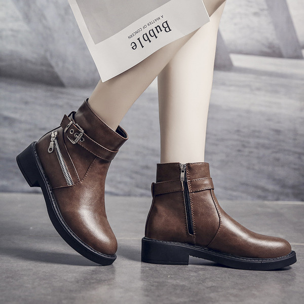 Ghete de dama moderne cu fermoar si toc gros in negru si maro