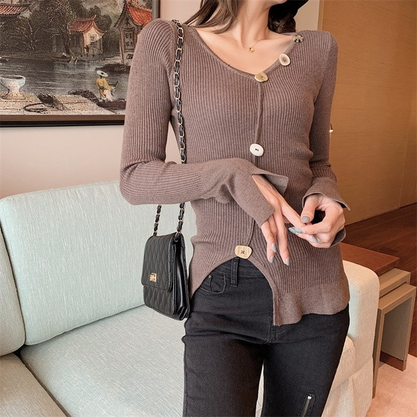 Bluză de damă moale, cu fantă și nasturi