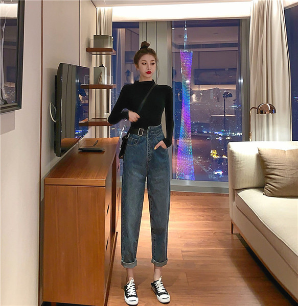 Blugi largi de dama cu inchidere asimetrica de culoare albastra