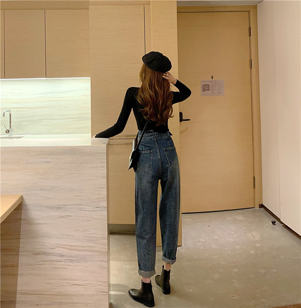 Blugi largi de dama cu inchidere asimetrica de culoare albastra